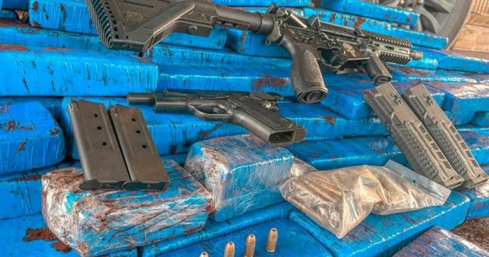 Ação apreende 110 kg de maconha, armas e munições em carro que passava pelo Extremo Oeste baiano