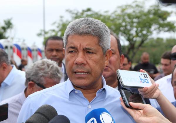 Em meio a críticas, Jerônimo sanciona lei que aumenta alíquota do ICMS na Bahia