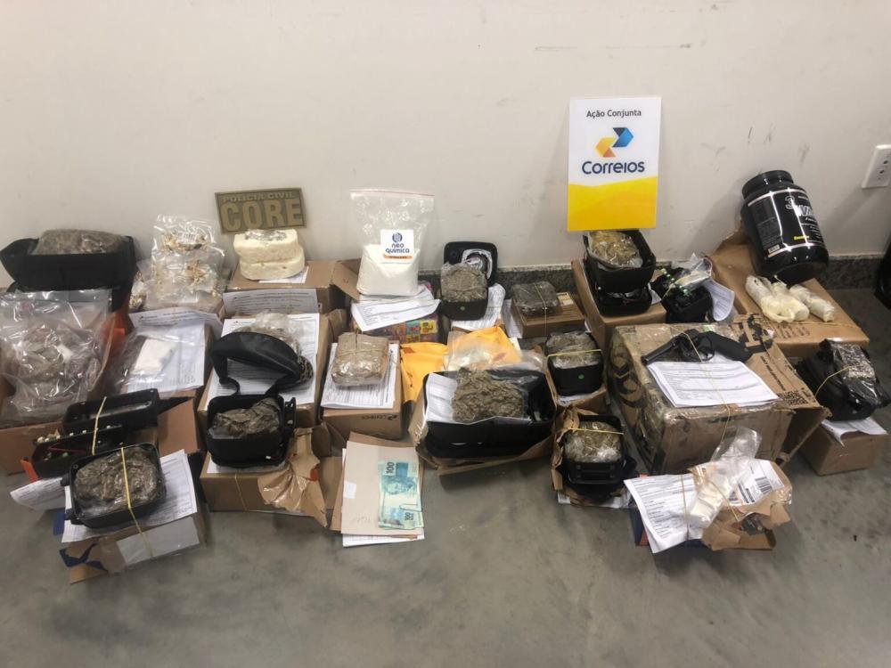 Denarc e Core apreendem 10kg de drogas e uma arma de fogo na Operação Correios