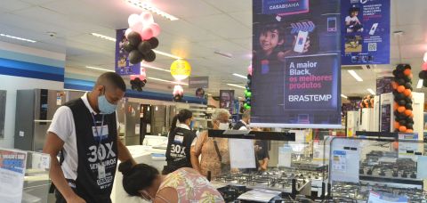 Especialistas alertam para riscos de parcelamento na Black Friday