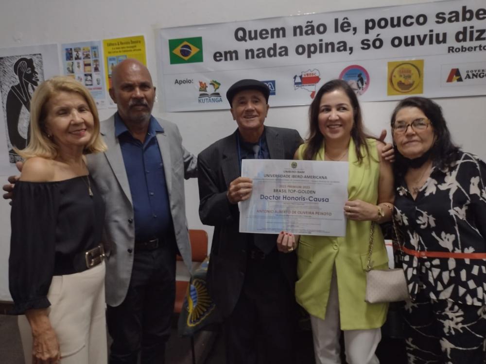 Escritor Alberto Peixoto ganha título de Doutor Honoris Causa pela Universidade Íberoamericana