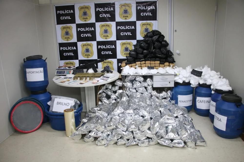 Laboratório com drogas é desarticulado; dois suspeitos são presos