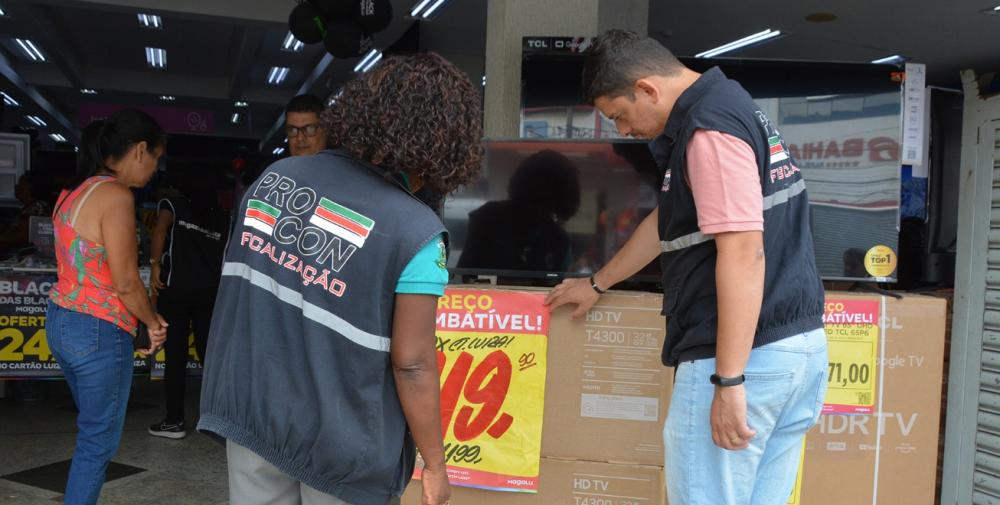 Procon realiza fiscalização de estabelecimentos em operação para Black Friday