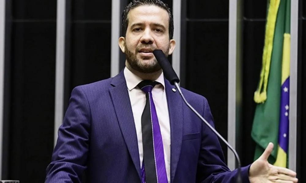 anones pede parte do salário de assessores para 