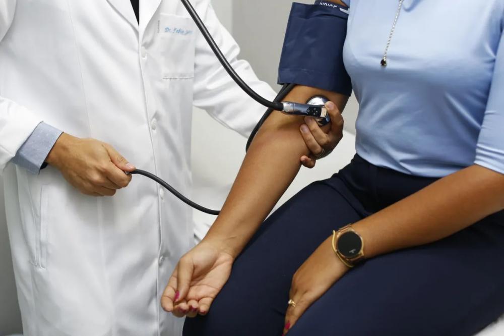 Lei que dá direito de acompanhante para mulher no médico é sancionada