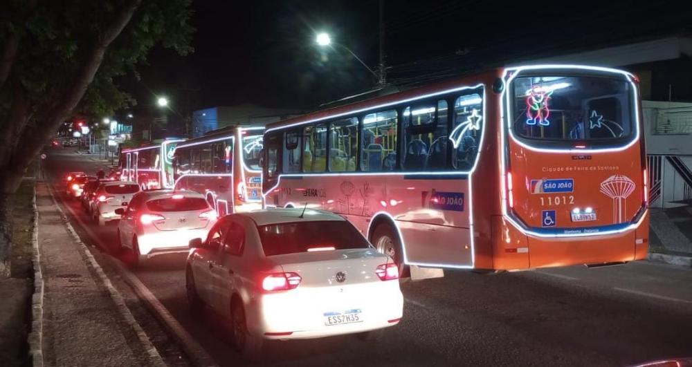 Prefeitura leva mensagens e luzes do Natal para os feirenses