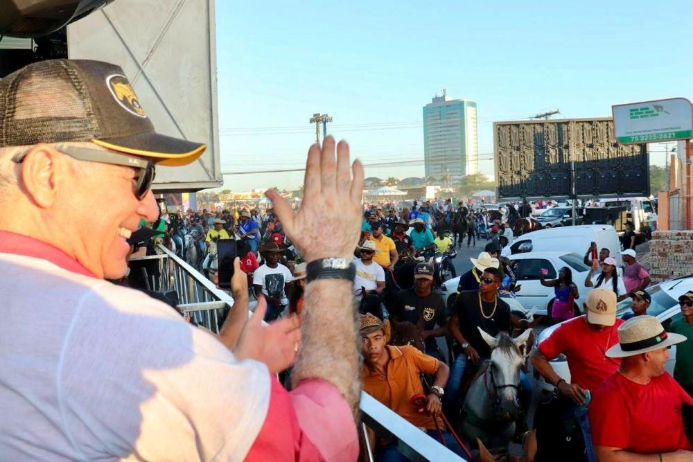 Com 155 grupos de montaria e shows com 35 mil pessoas, Cavalgada Princesa do Sertão é maior evento do gênero em Feira