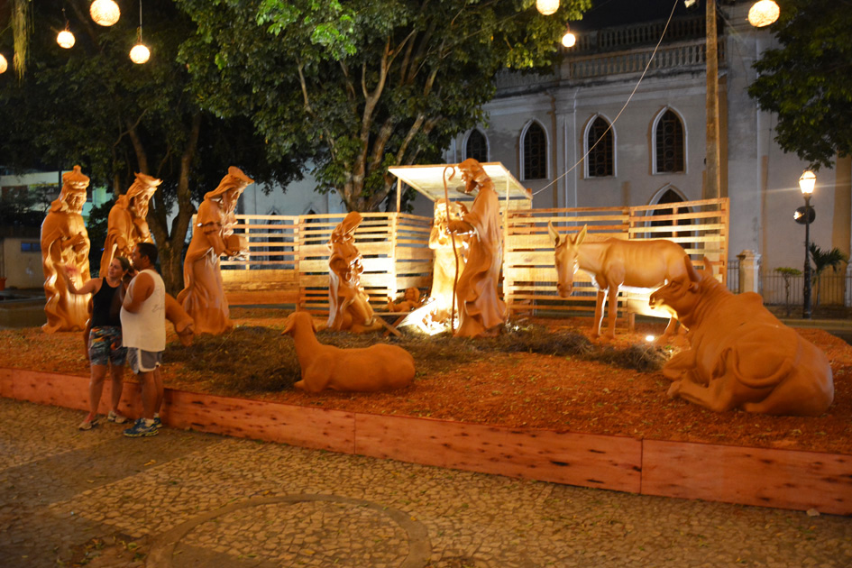 Espetáculo de música e luzes abre as portas do Natal de Feira