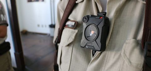 Empresa vence licitação para fornecer câmeras no fardamento de PMs