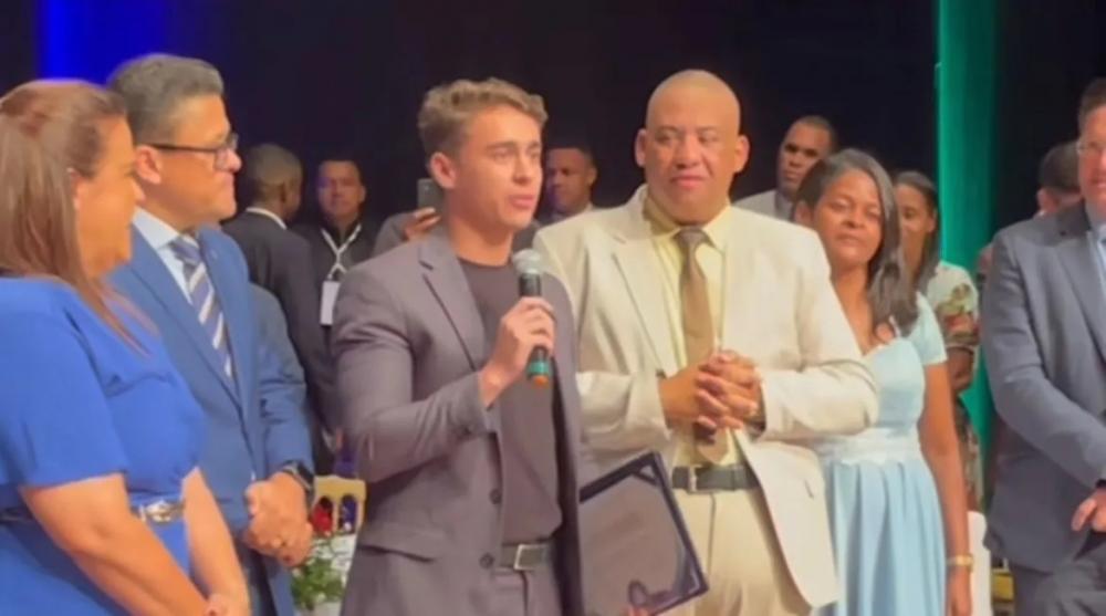 Na Bahia, Nikolas Ferreira recebe título de cidadão de Camaçari