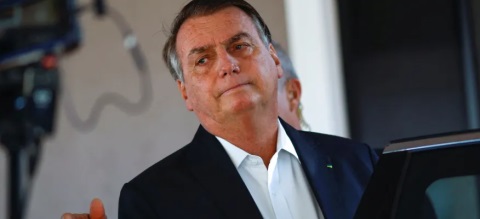 Na Argentina, Bolsonaro diz que Lula é 