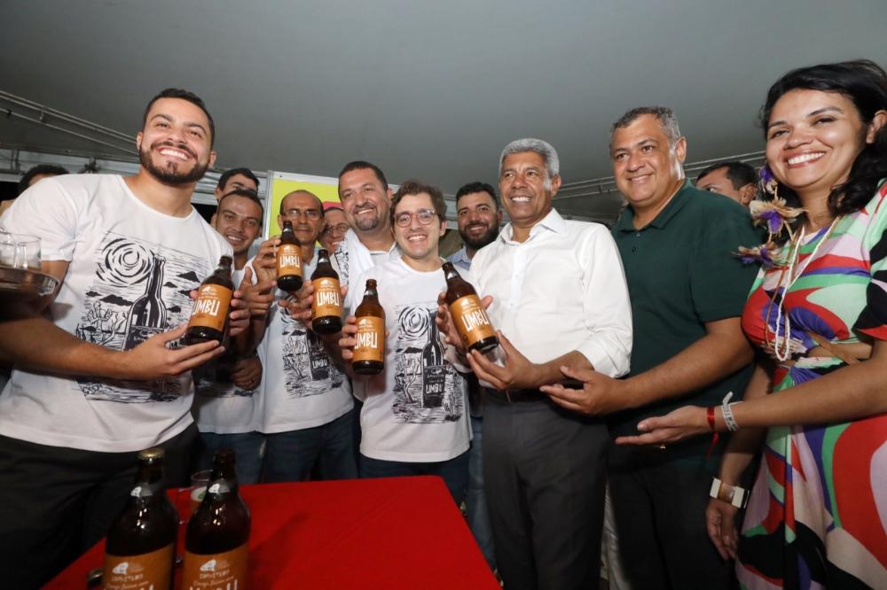 Cerveja de Umbu produzida pela agricultura familiar da Bahia será distribuída para todo o Brasil, em parceria com a Ambev