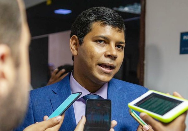 Deputado chama líder do governo de autoritário por barrar homenagem a Bolsonaro na Alba