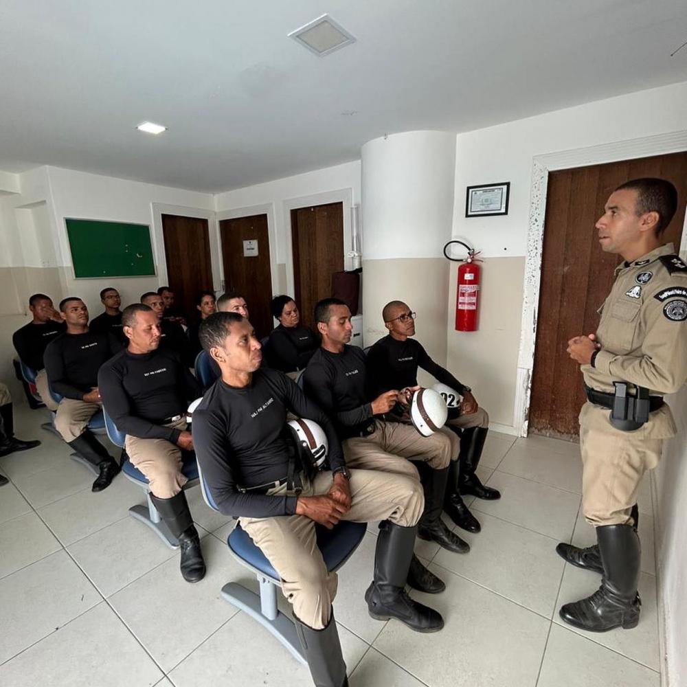 Alunos do XXIII Curso de Tropa Montada da Cavalaria/Itabuna durante visita técnica participam de instruções