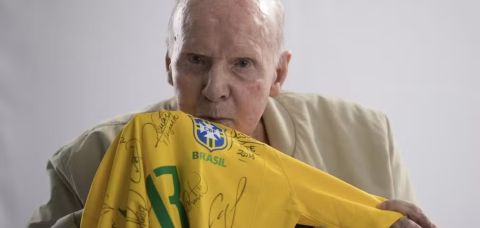 Morre Zagallo, o único tetracampeão mundial de futebol