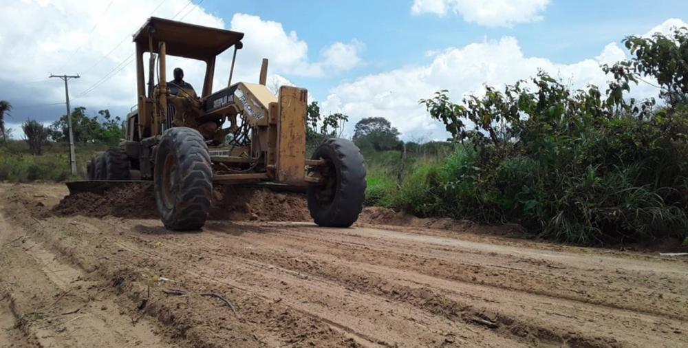 Prefeitura investe em melhorias nas estradas rurais e construção de aguadas