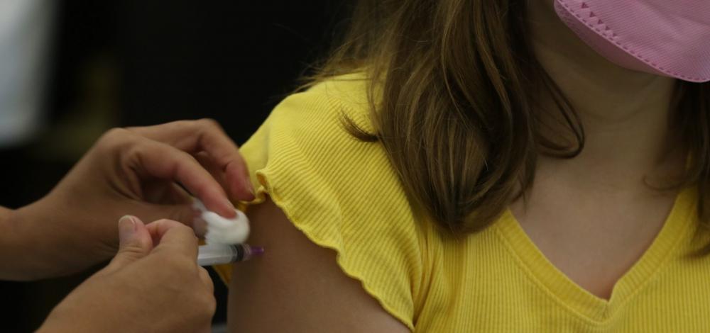 Após enquete sobre vacinas, CFM vira alvo de críticas de entidades médicas e objeto de ação judicial