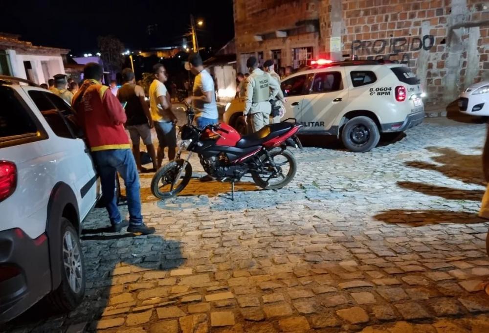 Tiroteio deixa dois mortos e policial ferido em Senhor do Bonfim