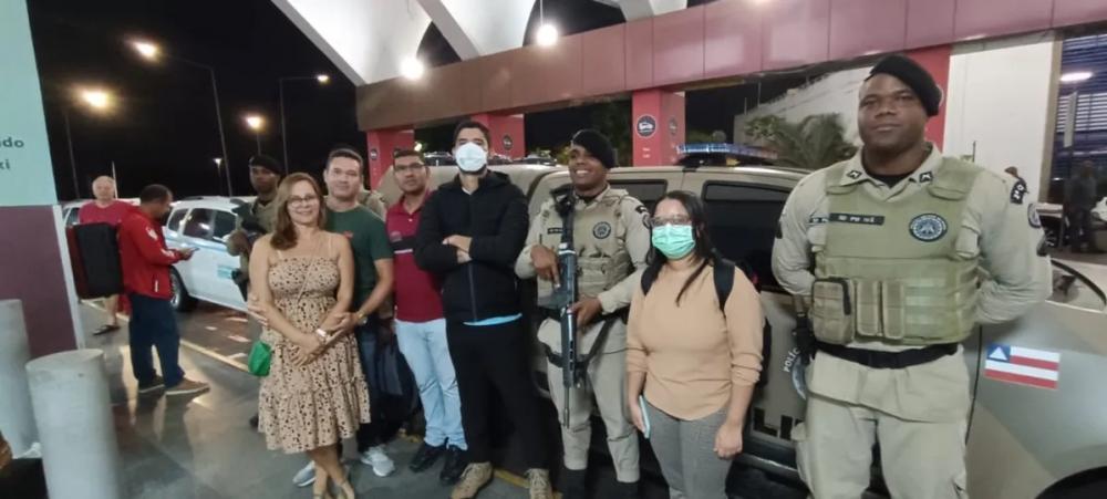 Policial que descobriu câncer durante viagem volta à Salvador