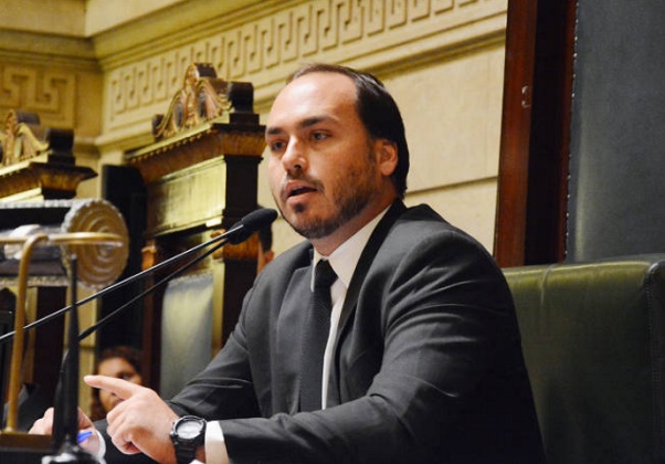 Carlos Bolsonaro é alvo de operação da Polícia Federal no RJ