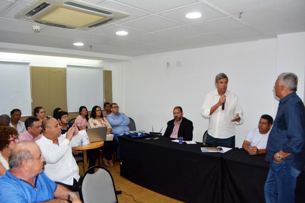 Proposta para eficientizar arrecadação municipal é entregue ao prefeito Colbert Filho