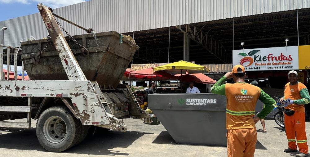 Centro de abastecimento recebe novas caixas para coleta de lixo