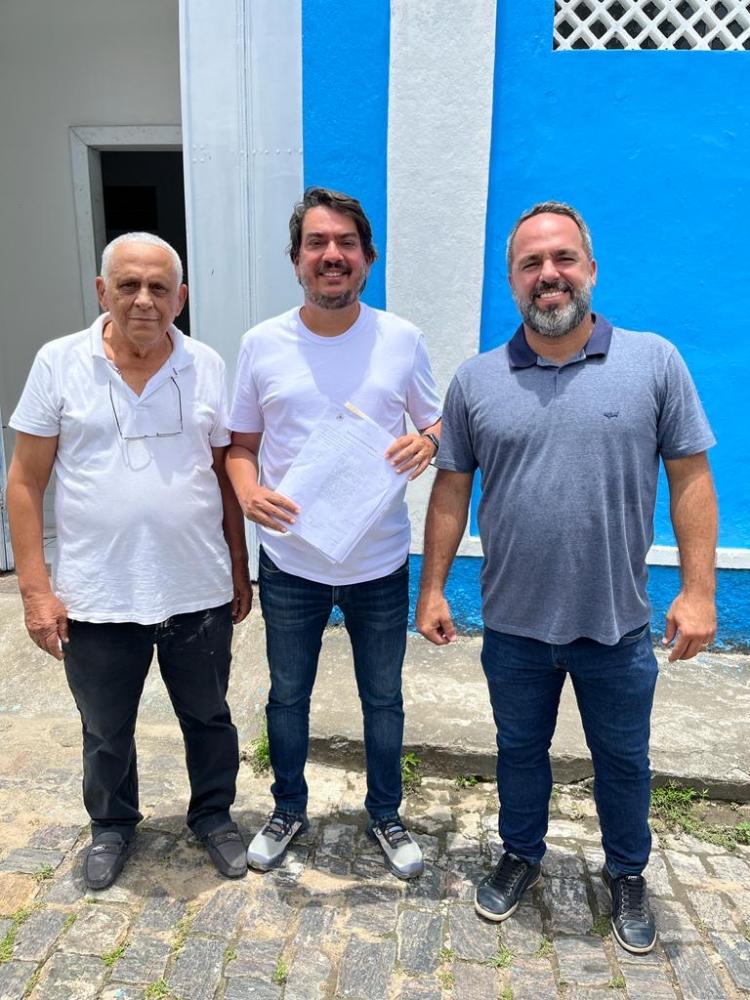 Pedro Tavares destina kit odontológico para o município de São Félix