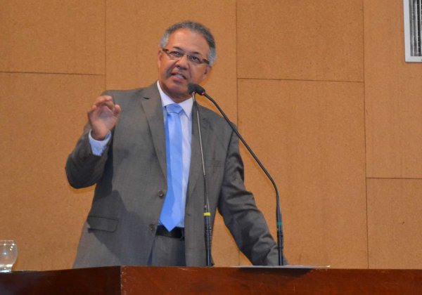 Targino Machado deve escolher o vice para a chapa, revela Carlos Geilson