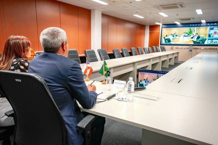 Governador participa de reunião com ministra da Saúde para tratar de combate à dengue