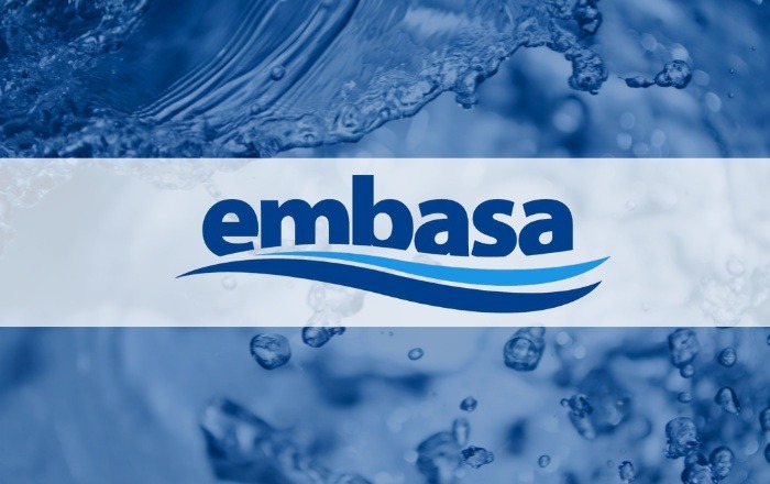 SEMMAM notifica Embasa e duas empresas após denúncia de óleo em rede de esgoto