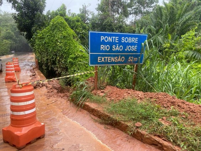 Governo segue acompanhando situação dos municípios atingidos pelas chuvas e atua na liberação do tráfego nas rodovias