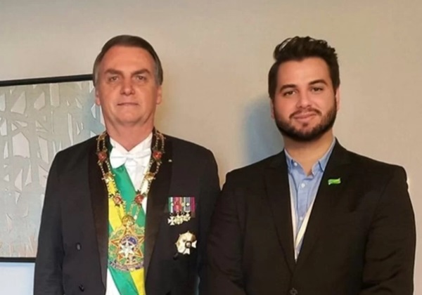 Ao contrário do silêncio de Bolsonaro, Filipe Martins fala por 2h à PF