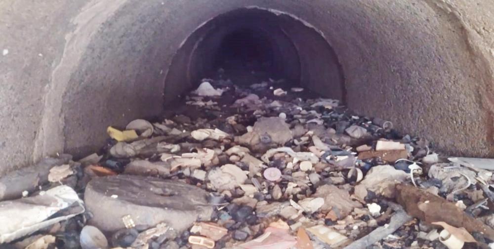 Lixo e ligações irregulares comprometem operação do robô de videoinspeção