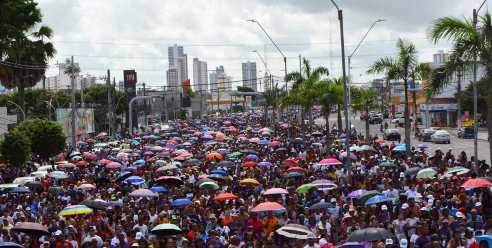 Décima Caminhada do Perdão reúne milhares de fiéis