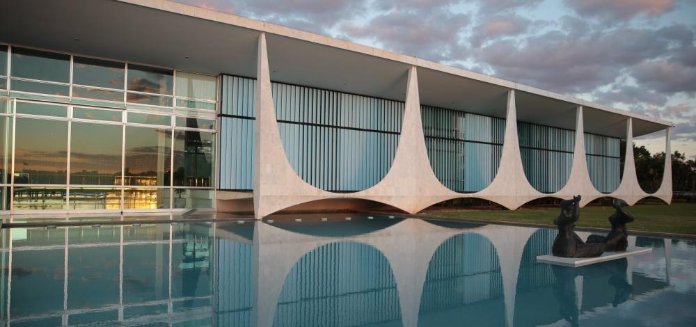 Identificado pela PF, suspeito de tentar invadir Palácio da Alvorada diz ser bancário da Caixa