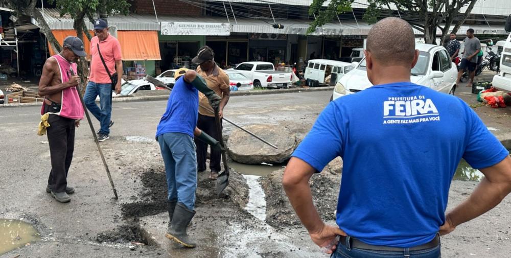 Realizada manutenção em toda a rede de esgoto do Centro de Abastecimento