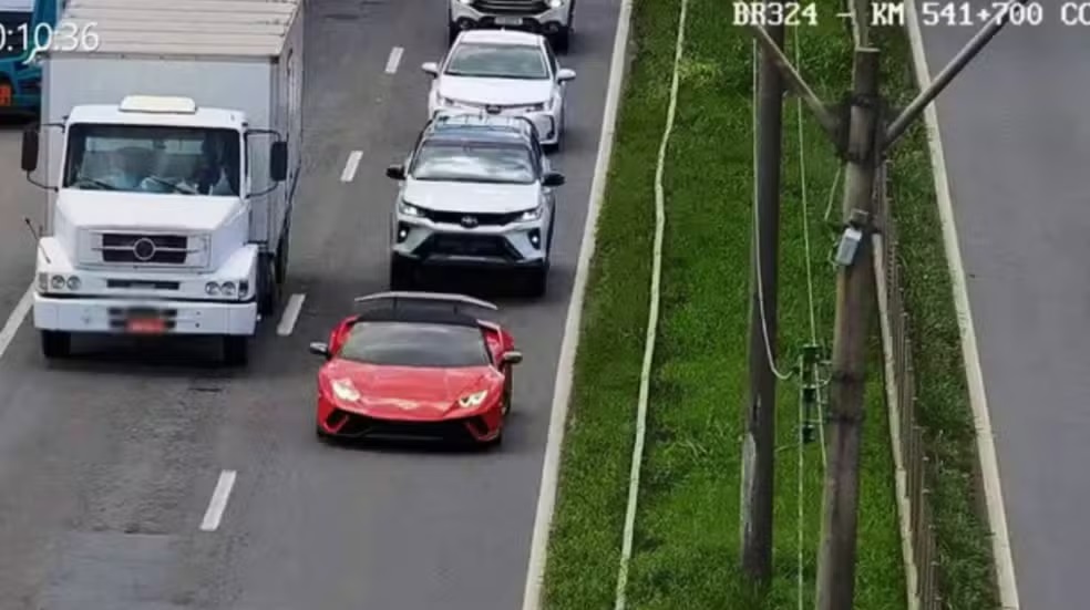 Motorista de Lamborghini é interceptado pela PRF após passar em duas praças de pedágio na Bahia sem pagar tarifas