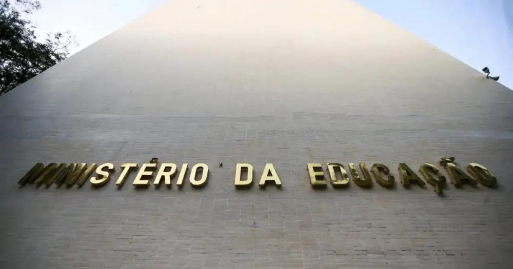 MEC foi informado em dezembro sobre caso de assédio moral na pasta, diz coluna