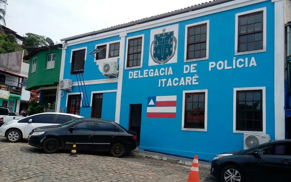 Mulher é presa suspeita de queimar partes do corpo da filha adolescente com colher quente no sul da Bahia