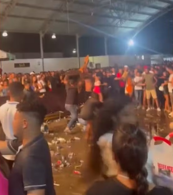 Brigas generalizadas em festa que terminou com homem morto e outros dois baleados na Bahia