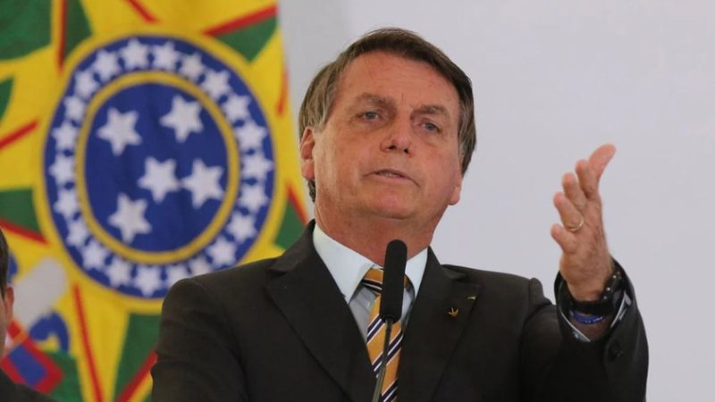 Bolsonaro solicita acesso aos depoimentos de Freire Gomes e Baptista Júnior sobre suposta tentativa de golpe