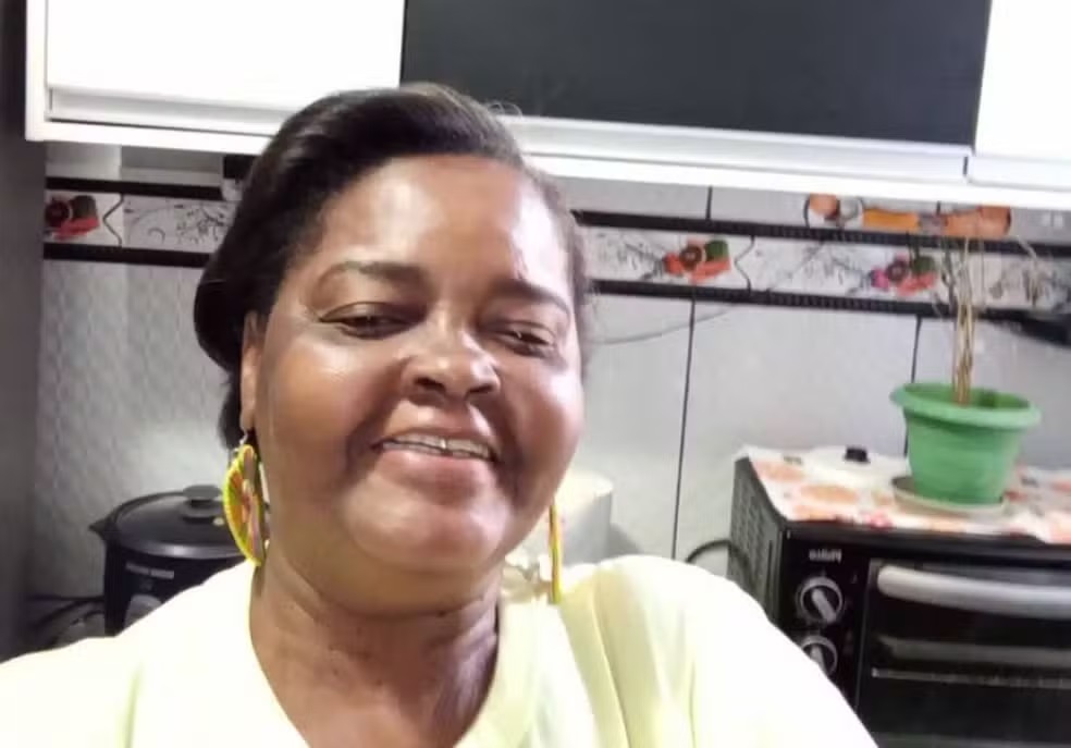 Idosa morre após ser atingida por bala perdida em ponto de ônibus em Salvador