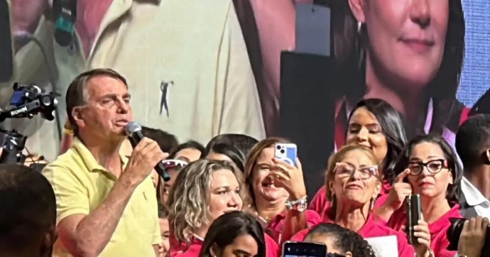  Casal Bolsonaro prega para convertidos em Salvador e ainda arrasta militância