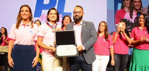 ALBA concede Comenda 2 de Julho a Michelle Bolsonaro