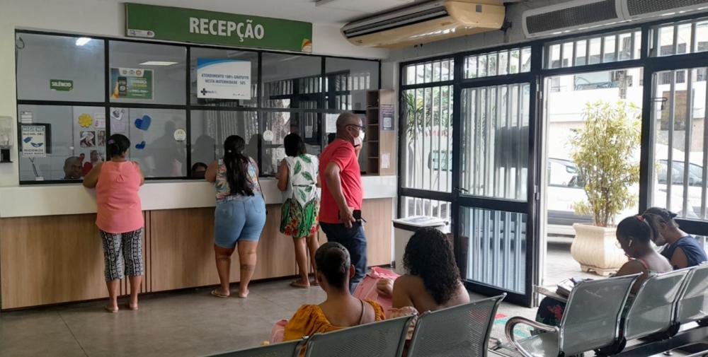 Chegada de pacientes sem regulação sobrecarrega emergência do Hospital da Mulher
