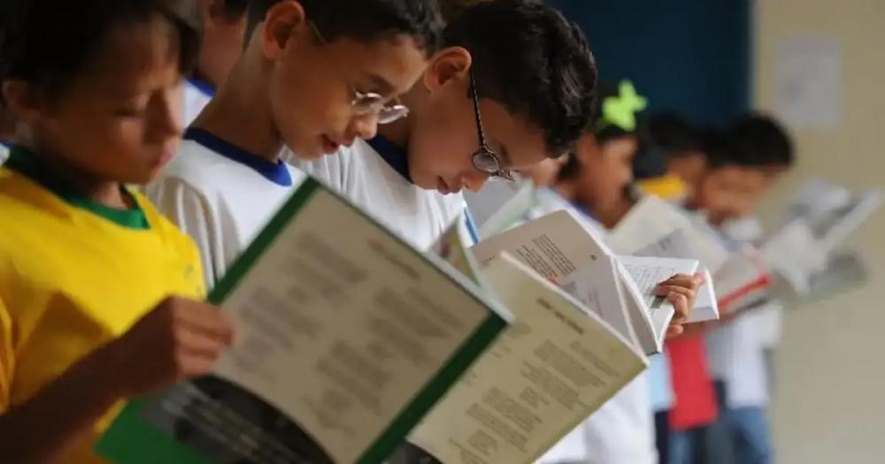 Quase metade dos alunos brasileiros não termina ensino fundamental na idade certa
