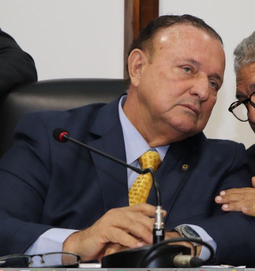 Aprovação de PEC da Reeleição na AL-BA pavimenta caminho para mais um mandato de Adolfo Menezes