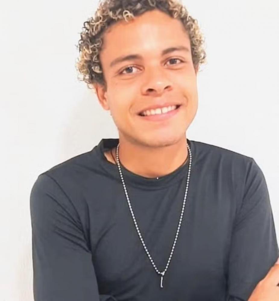 Músico gospel, jogador de futebol amador e entregador de delivery: jovem que teve corpo carbonizado era primo de vice-prefeito