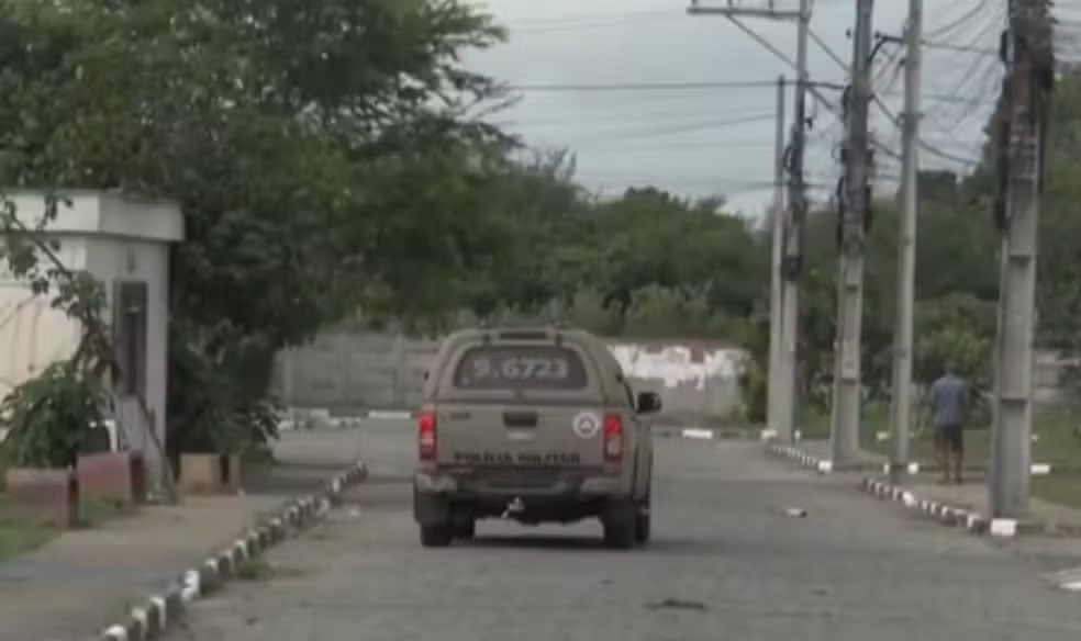 Polícia suspeita que crianças presenciaram triplo homicídio em apartamento na BA; vítimas tinham entre 15 e 29 anos