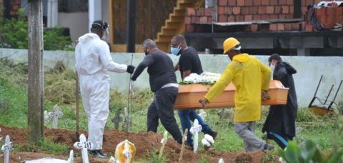 Mortes caem no Estado, mas ainda não voltam ao patamar pré-pandemia